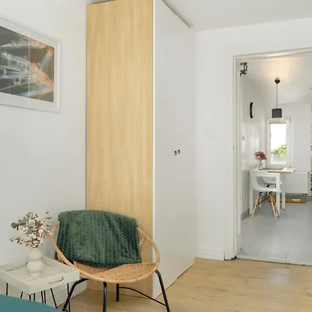 Cozy Sweet Close To Old Town In By Renters Apartment Poznan