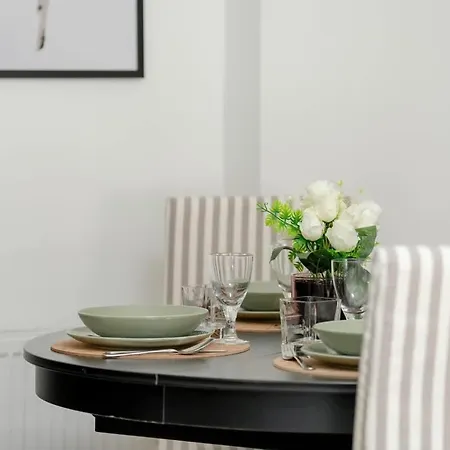 Cozy Sweet Close To Old Town In By Renters Apartment