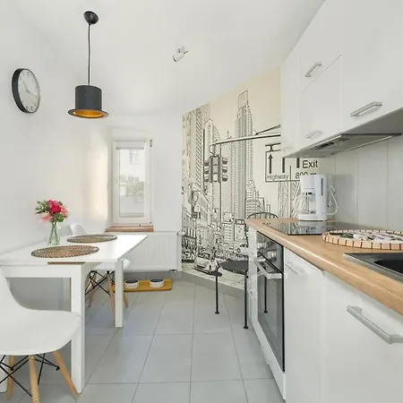 Cozy Sweet Close To Old Town In By Renters Poznan