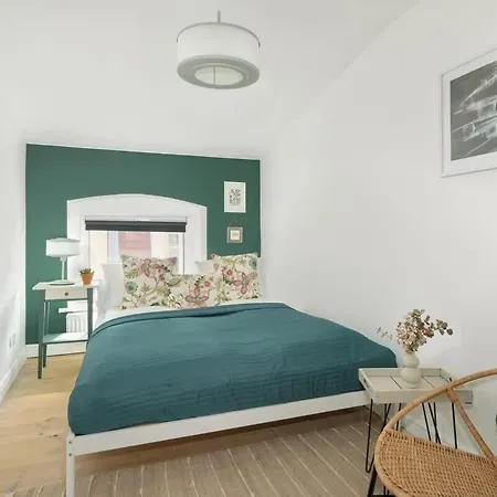 Cozy Sweet Close To Old Town In By Renters Apartment Poznan